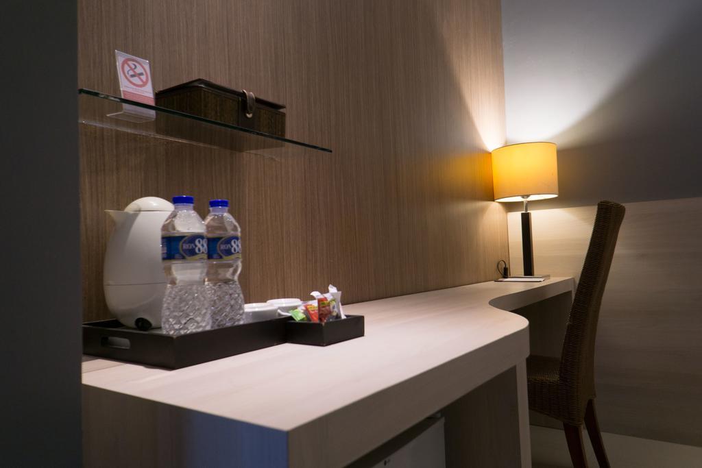 Hotel Asri Plaza Asia Тасикмалая Экстерьер фото