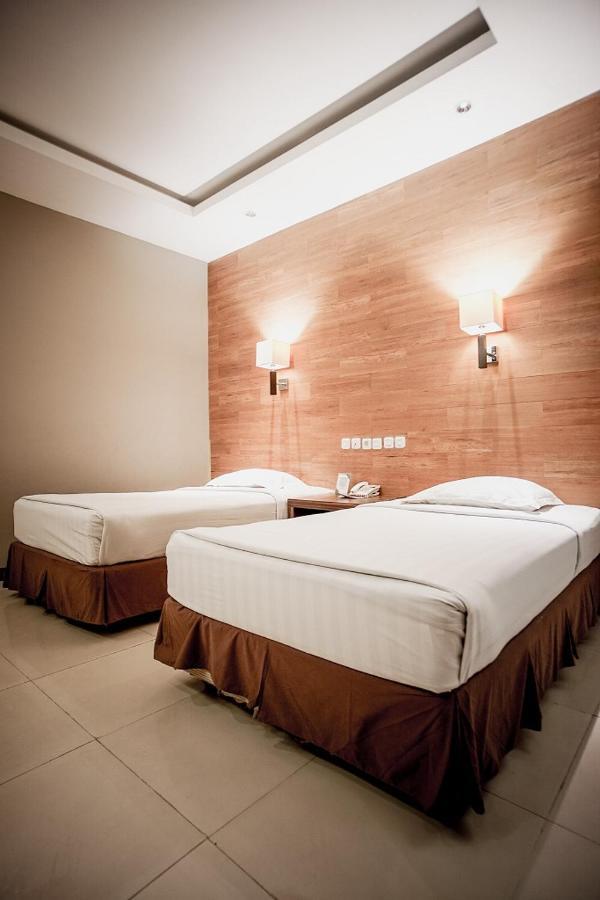 Hotel Asri Plaza Asia Тасикмалая Экстерьер фото